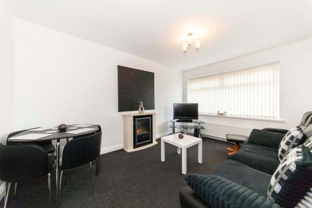 Belmont Budget Apartment Image 1