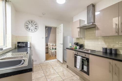 PLATFORM Fishing Quarter Apartment 2 Image 6
