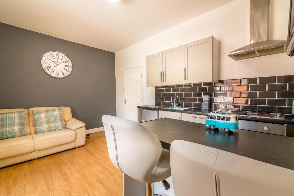 PLATFORM Avenues Apartment 1 Image 6