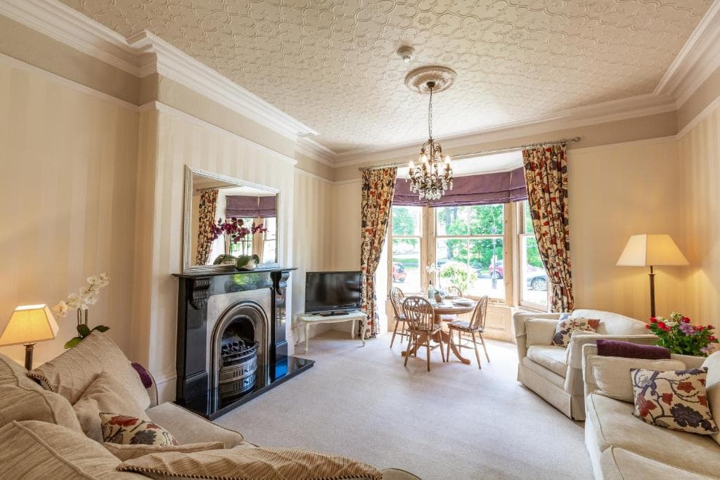 Swan View Apartment, Central Harrogate - 1 bedroom Sleeps 3 Image 2