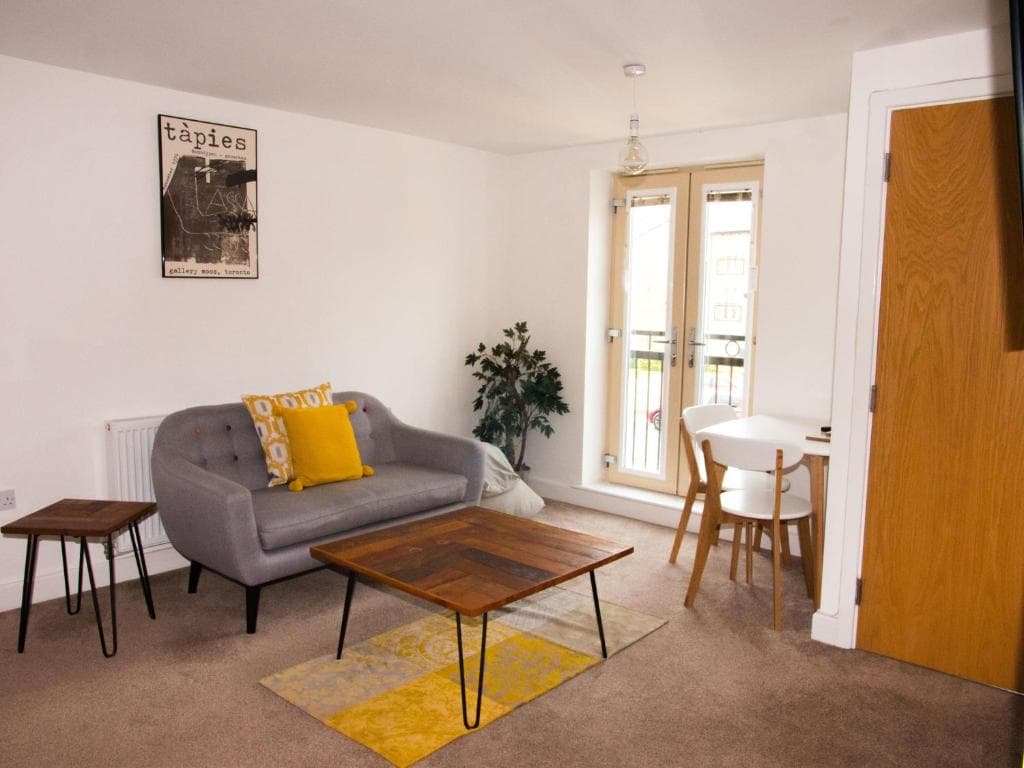 Impressive Urban Townhouse - Leeds City Centre Image 1