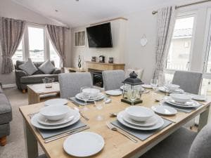 Cayton Pines Image 2