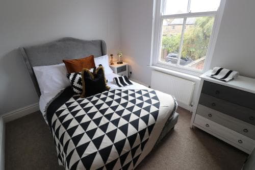 The Stylish Townhouse On The Stray Image 2