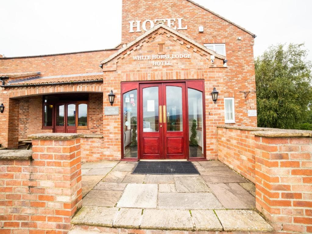 White Horse Lodge Hotel Image 2