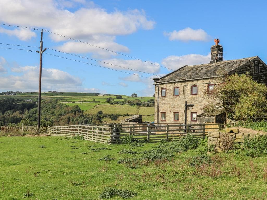 1 Horsehold Cottage, Hebden Bridge Image 3