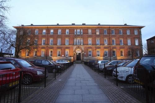 County House City Centre with parking Sleeps 4 Image 1