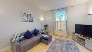 The Stylish Townhouse On The Stray Image 3