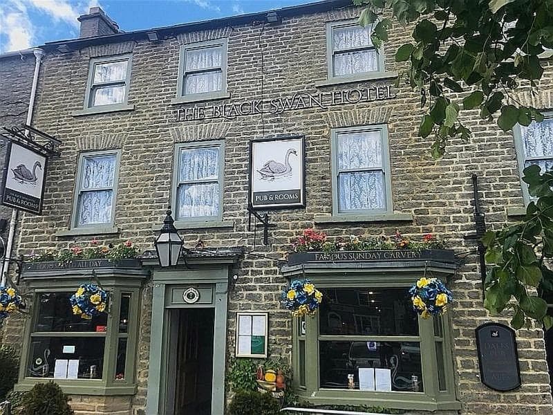 The Black Swan Hotel Image 1