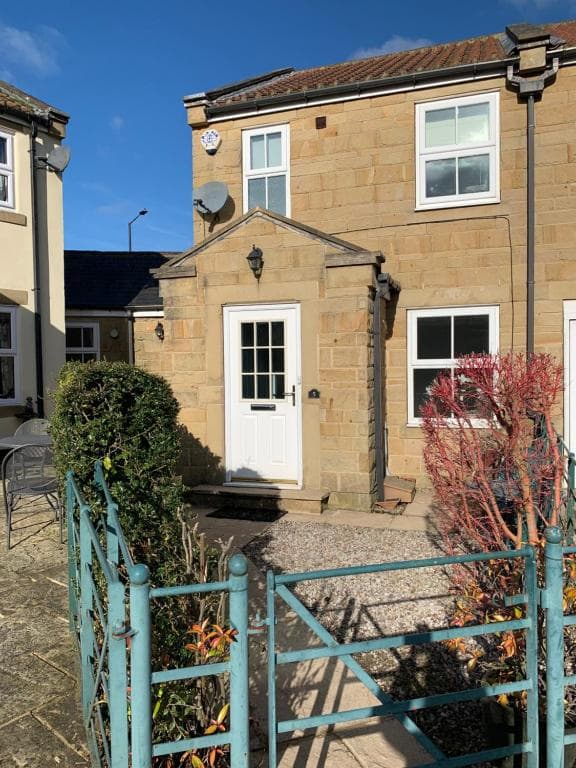 Castle Cottage Image 1