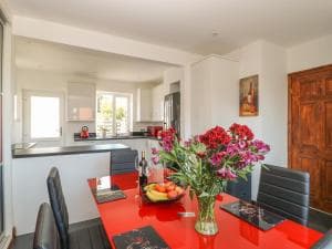 Holmefield House Image 1
