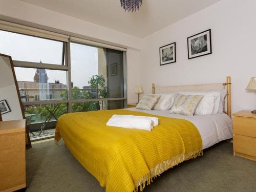 Live in Leeds Millenium Square Apartment Image 1