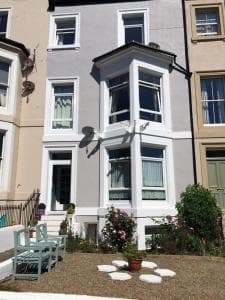 Endeavour Returns Holiday Apartment Image 1