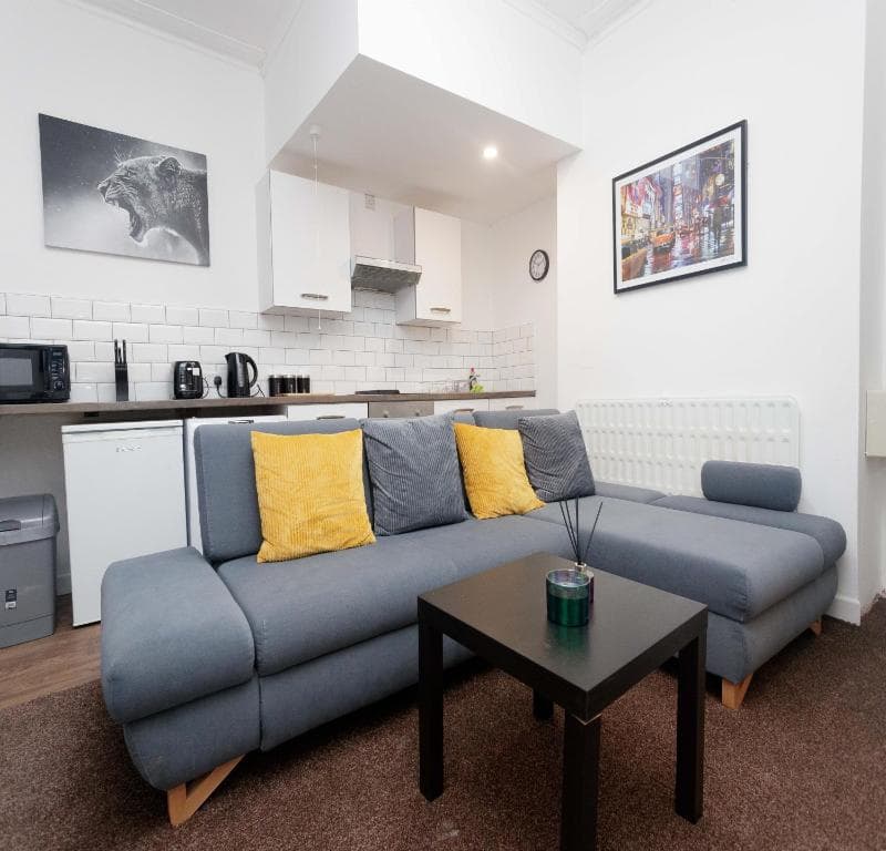 Kirkstall House Image 1