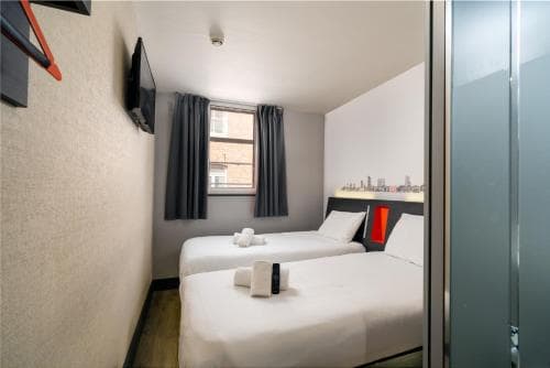 easyHotel Leeds Image 12