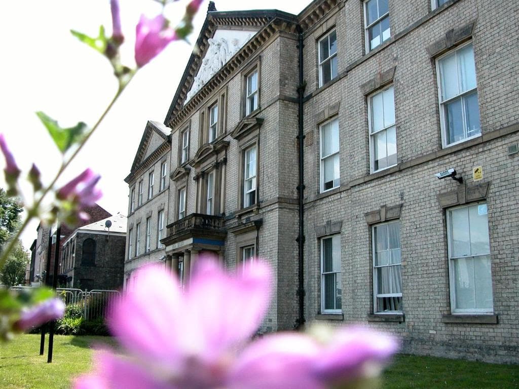 Park Hotel & Apartments Image 1