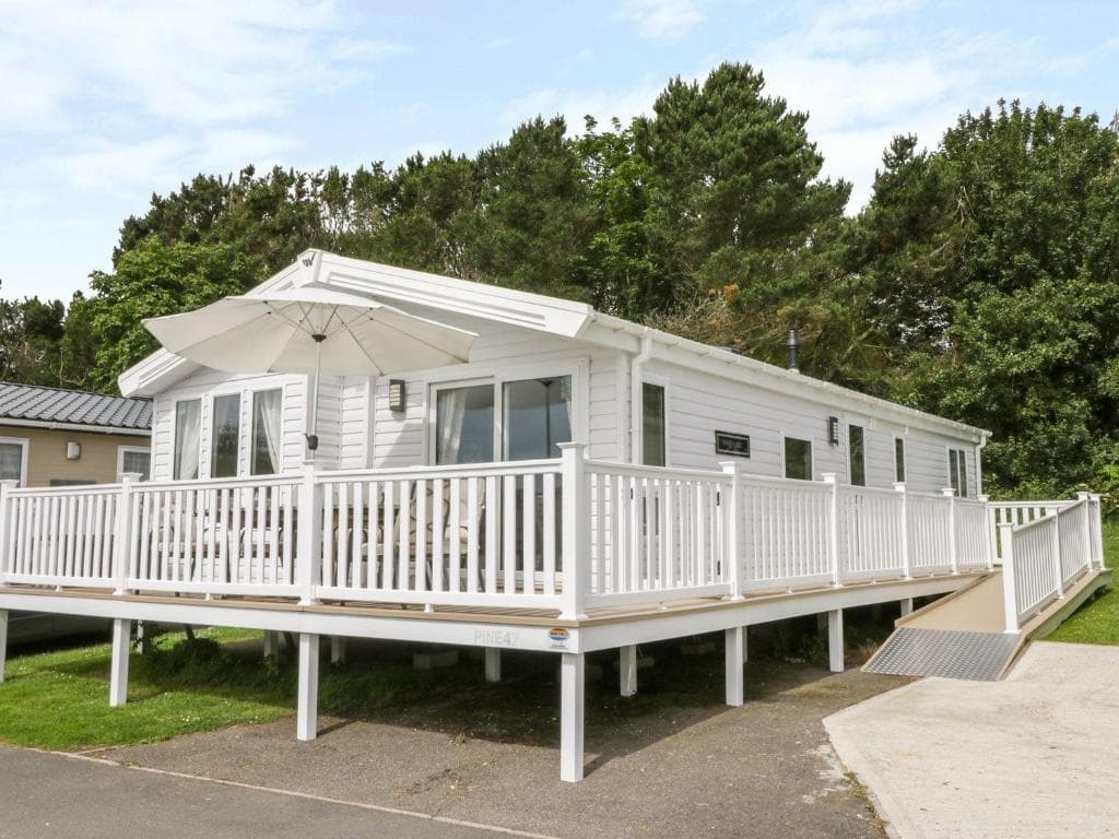 Charming lodge located on Cayton Bay Holiday Park Image 2