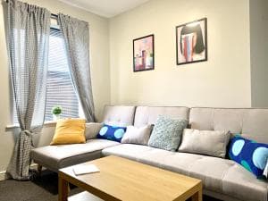 Free, large CAR PARK apartment Image 2
