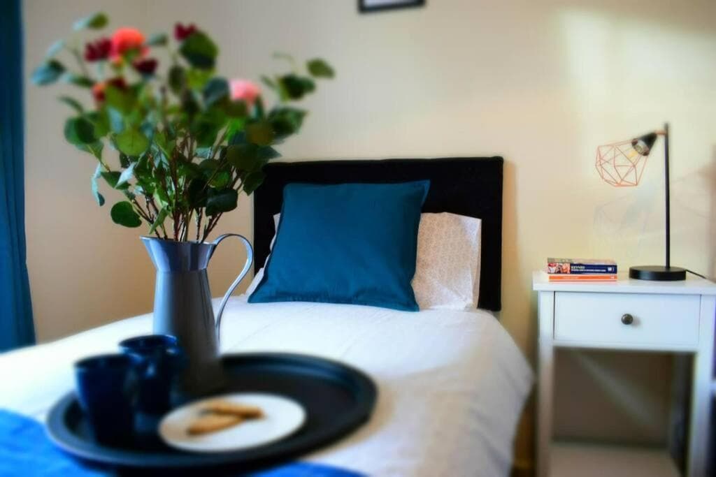 Comfortable Apartment in Sheffield with Parking Image 1