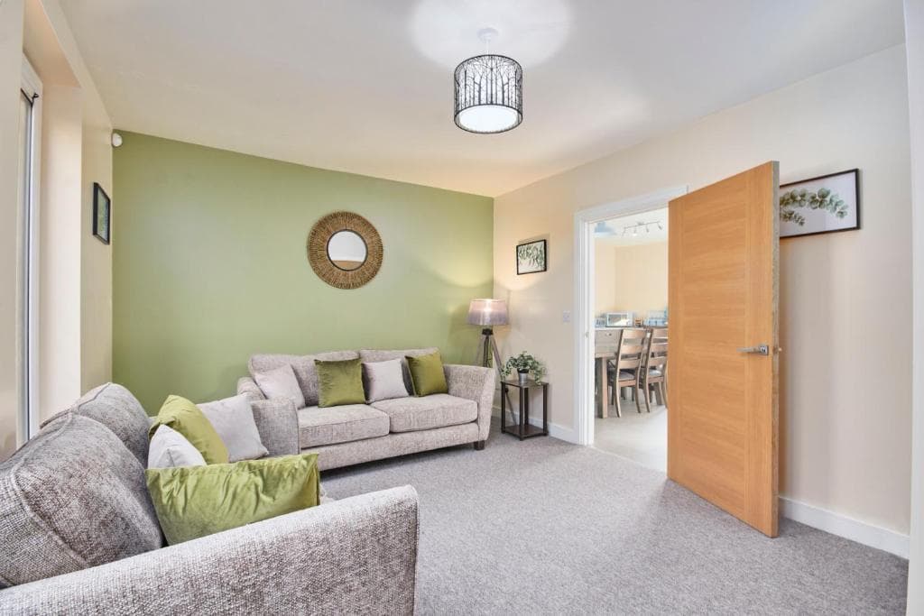 Stunning City Centre house - Parking - Garden Image 2