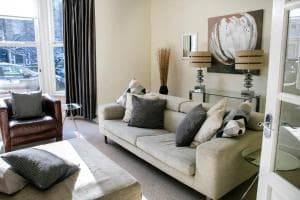 The Green House classic 2 bedroom apartment Image 5