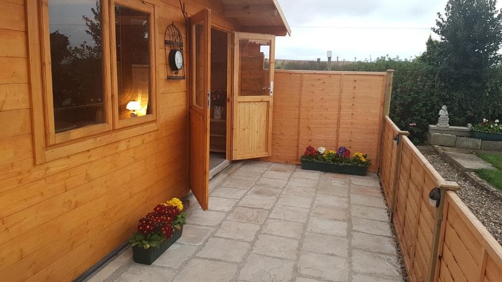 Cameron Court Cabin Image 1