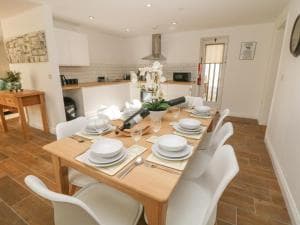 Oak Cottage Image 3