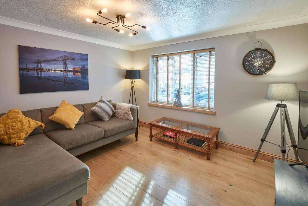 Host & Stay - Amber Shores Image 1