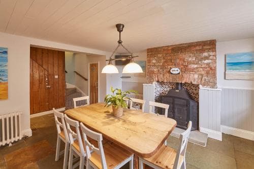 Host & Stay - Rock Pipit Image 2