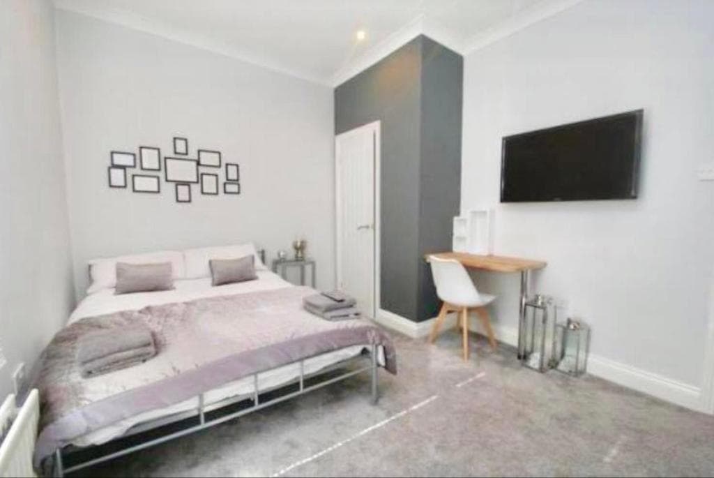 Essex House 3 Double Rooms Workstays UK Image 2