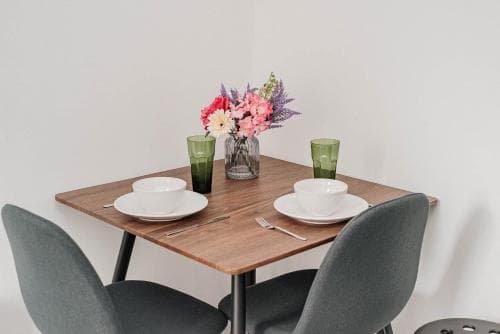 Florence Avenue, Apartment 1 Image 1