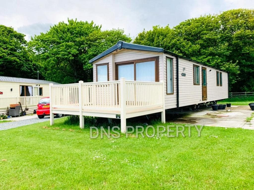 LUXURY CARAVAN 10 mins TO BEACH Image 1