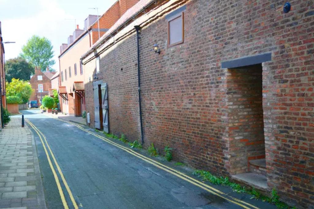 Loaf 1 at The Old Granary, Centre of Beverley Image 3
