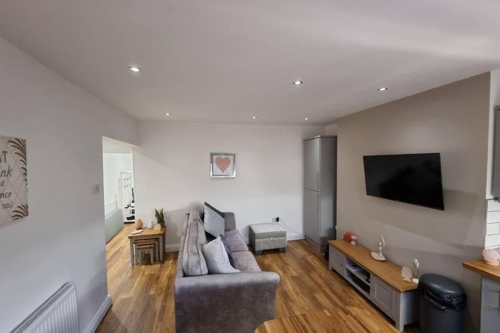 Crystal Cottage - 5 min walk from Holmfirth Town Centre Image 1
