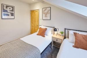 Host & Stay - Clifton House Image 1