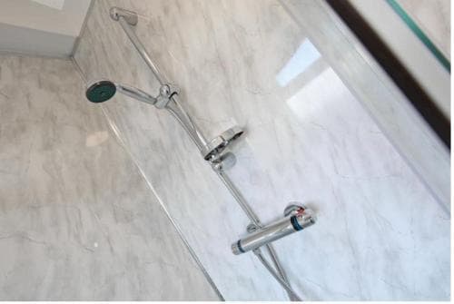 2C SPV Double En-suite Room Image 2