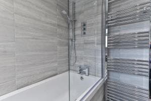 Newly Renovated 3 Bed Apartment with Parking Image 1