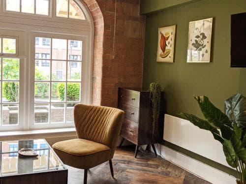 The Botanist's Hideout - Luxury Retreat with Parking Image 1