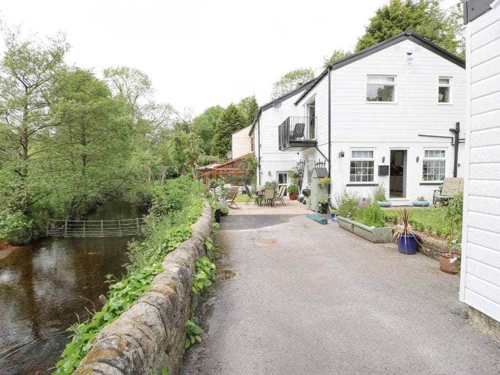 Springhead Cottage Image 3
