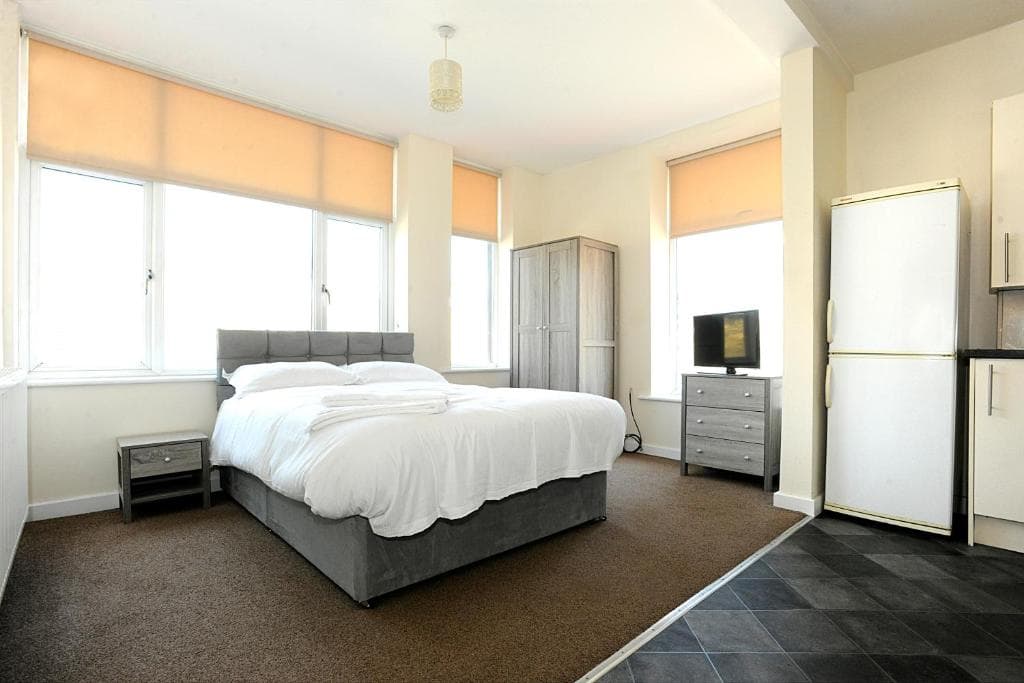 APARTMENT in CENTRAL HALIFAX Image 3