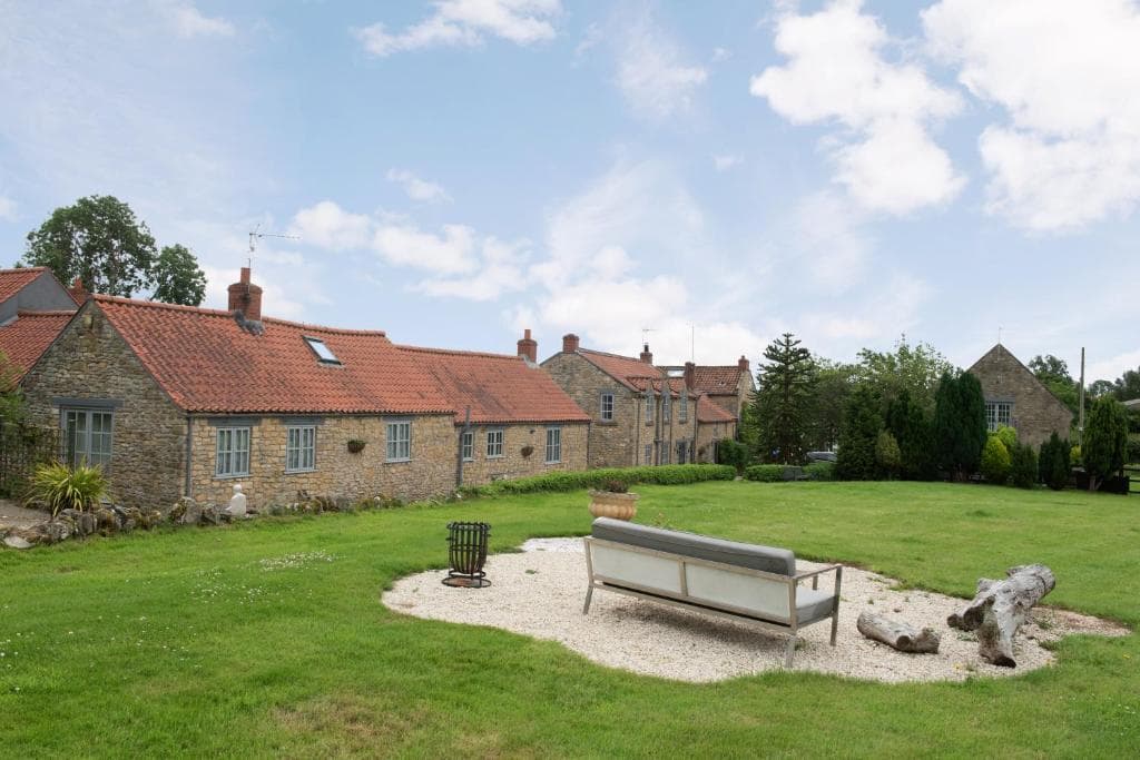 Sands Farm Cottages Image 2