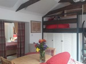The LITTLE HOUSE in HULL Image 3