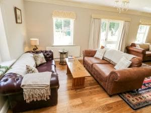 Plum Cottage Image 3