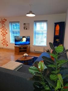 Ideal Apartment - Sleeps 6 - Parking Image 1
