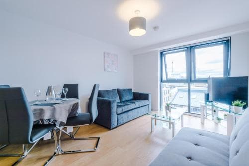 ✰OnPoint - MODERN 2 Bed Apartment Close To Centre✰ Image 1