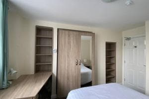 Captivating 2-Bed Apartment in Stockton-on-Tees Image 1