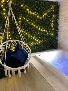 Luxe bungalow Bradford Image 1
