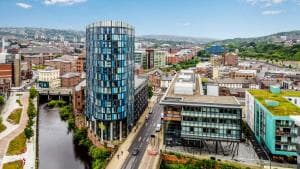 Exquisite 2-bedroom Apartment - City Centre Image 1