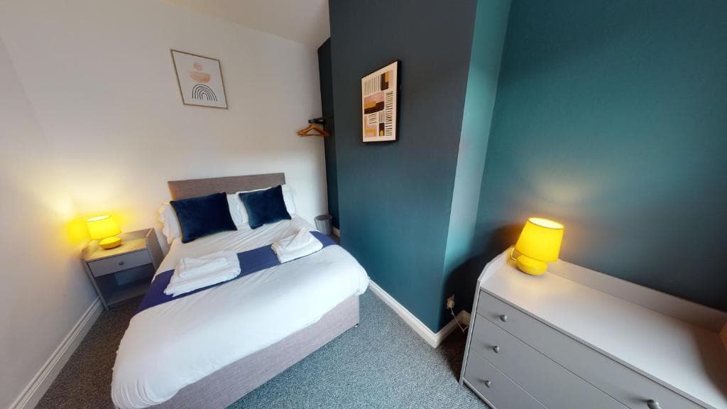 Suffolk House 3 or 6 Bed setup Workstays UK Image 2