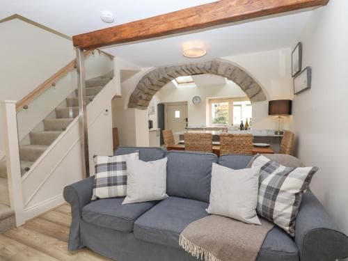 1 Grosvenor Farm Cottages Image 3