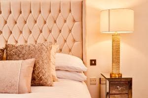 Deluxe City Centre Apt Balcony View& Free Parking! Image 4
